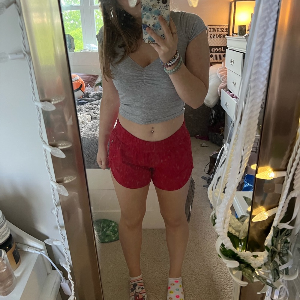 Lululemon Tracker Short Low Rise Size 6 4” Dark Red